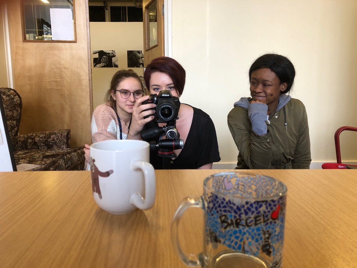 Keele_MCC's tweet photo. ISO, aperture and shutter speed workshop for #ThinkingPhotography second-year Media module #lovekeele #keelemedia π·π https://t.co/Zqnrs6r5hO