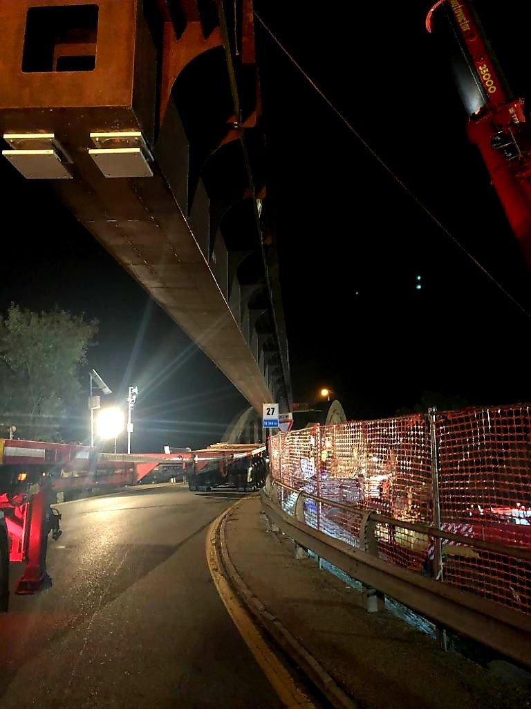 StradeAnas's tweet photo. #Lombardia #SS340 dir “Regina”: completato il varo della passerella ciclopedonale lungo il ponte sul Mera a Sorico (CO)
▶️ con un giorno di anticipo rispetto al cronoprogramma lavori iniziale
▶️ in corso le finiture sulla struttura
Info al link ⤵️
https://t.co/H0tZIHJRlT https://t.co/DT1UdKFVzg
