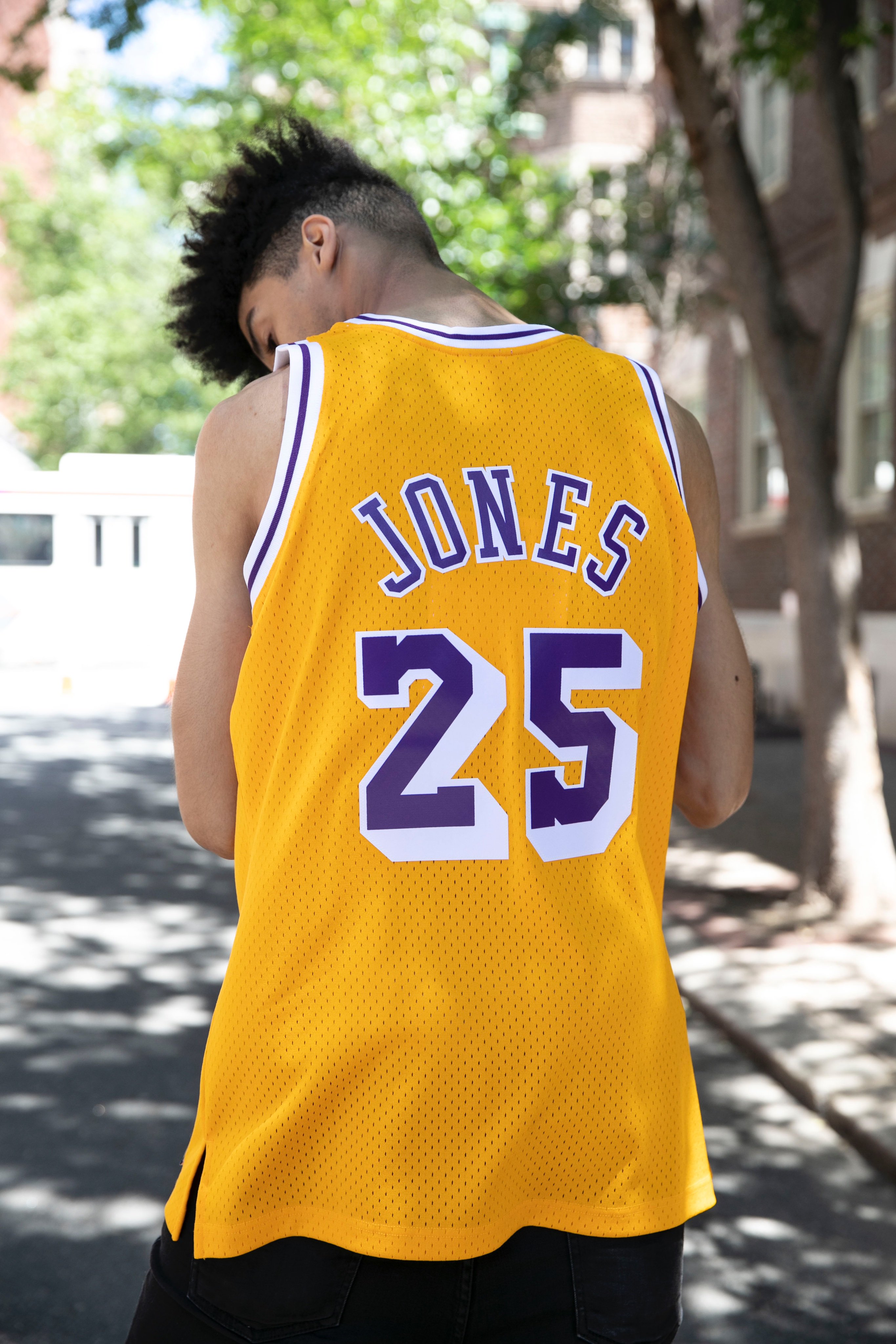 EDDIE JONES #25 LOS ANGELES LAKERS LA Champion NBA Jersey YELLOW MEN 44 L  RARE