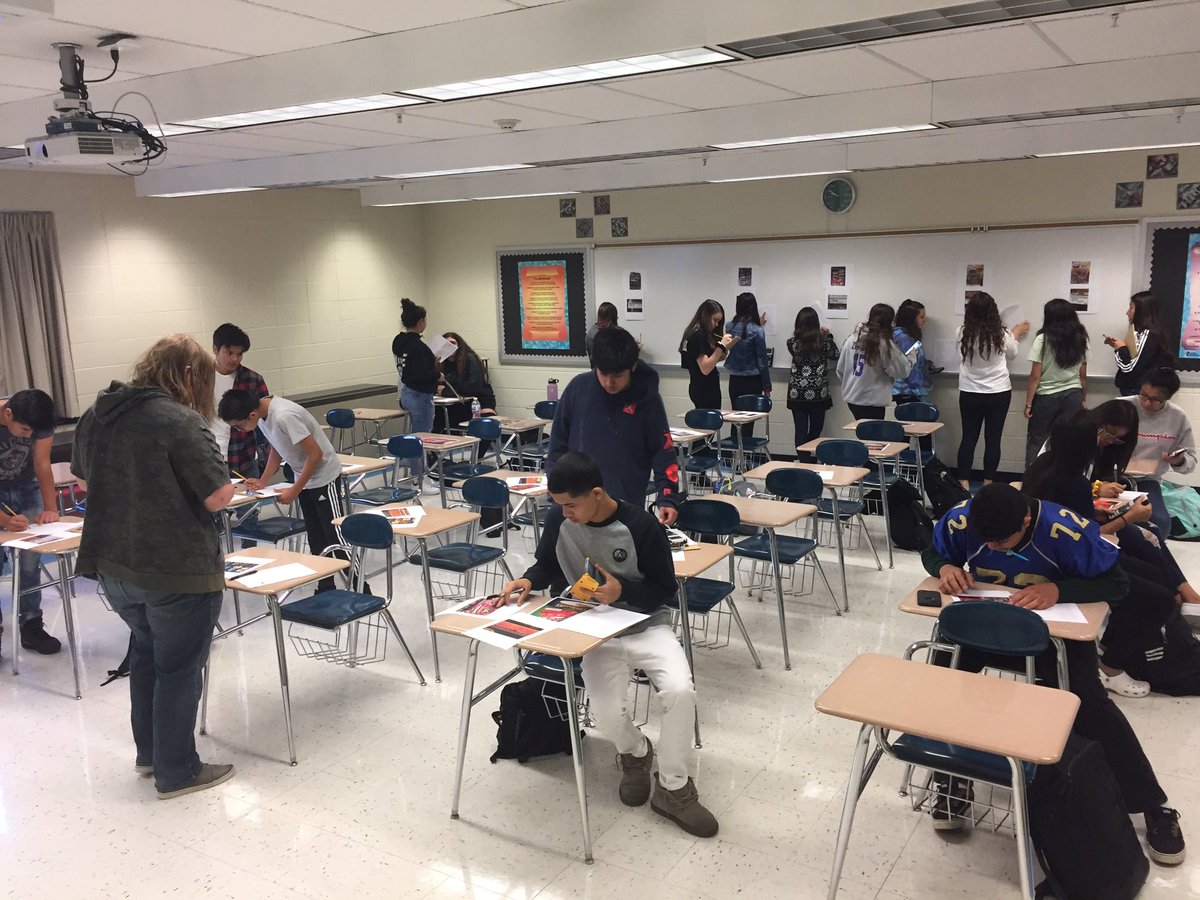 DerekSwierczek's tweet image. It’s not every day ALL kids are engaged and INTERESTED in the math they’re learning!  Let’s save some 💰!!!   #whsFlexDays @RtiWhs #CandyCandyCandy