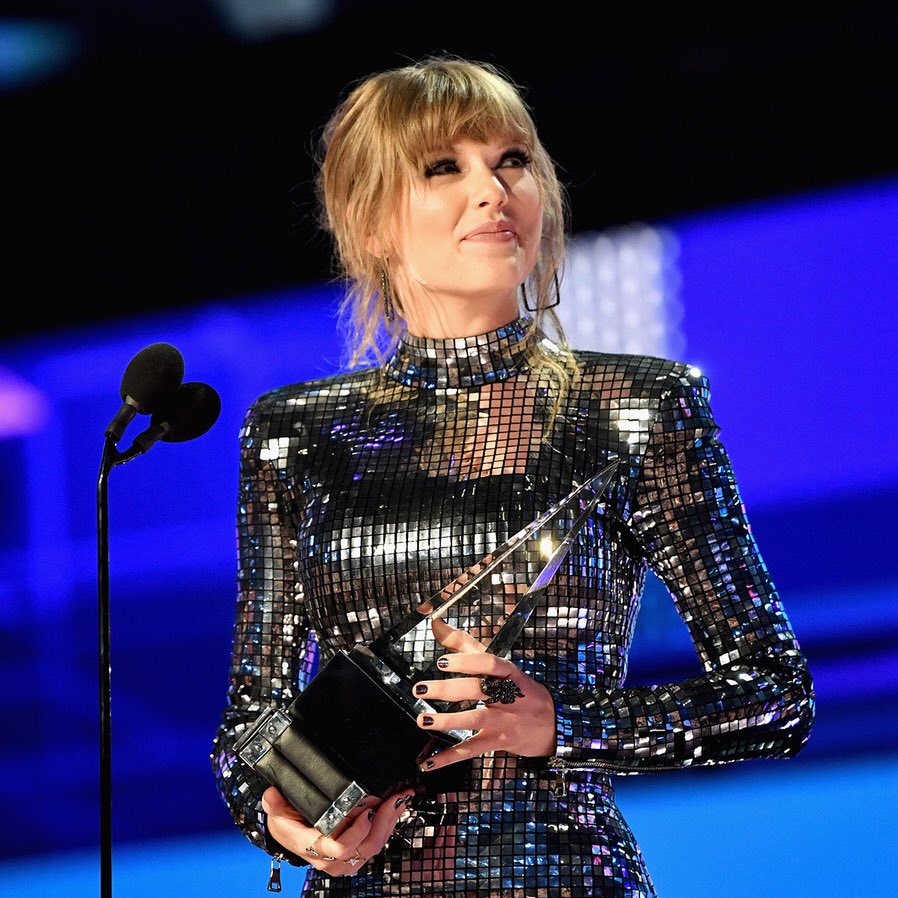 PopBase's tweet image. Taylor Swift could break Michael Jackson’s record for most #AMAs wins of all time at this year’s ceremony as she is nominated for five categories and only needs two more wins to tie his record.