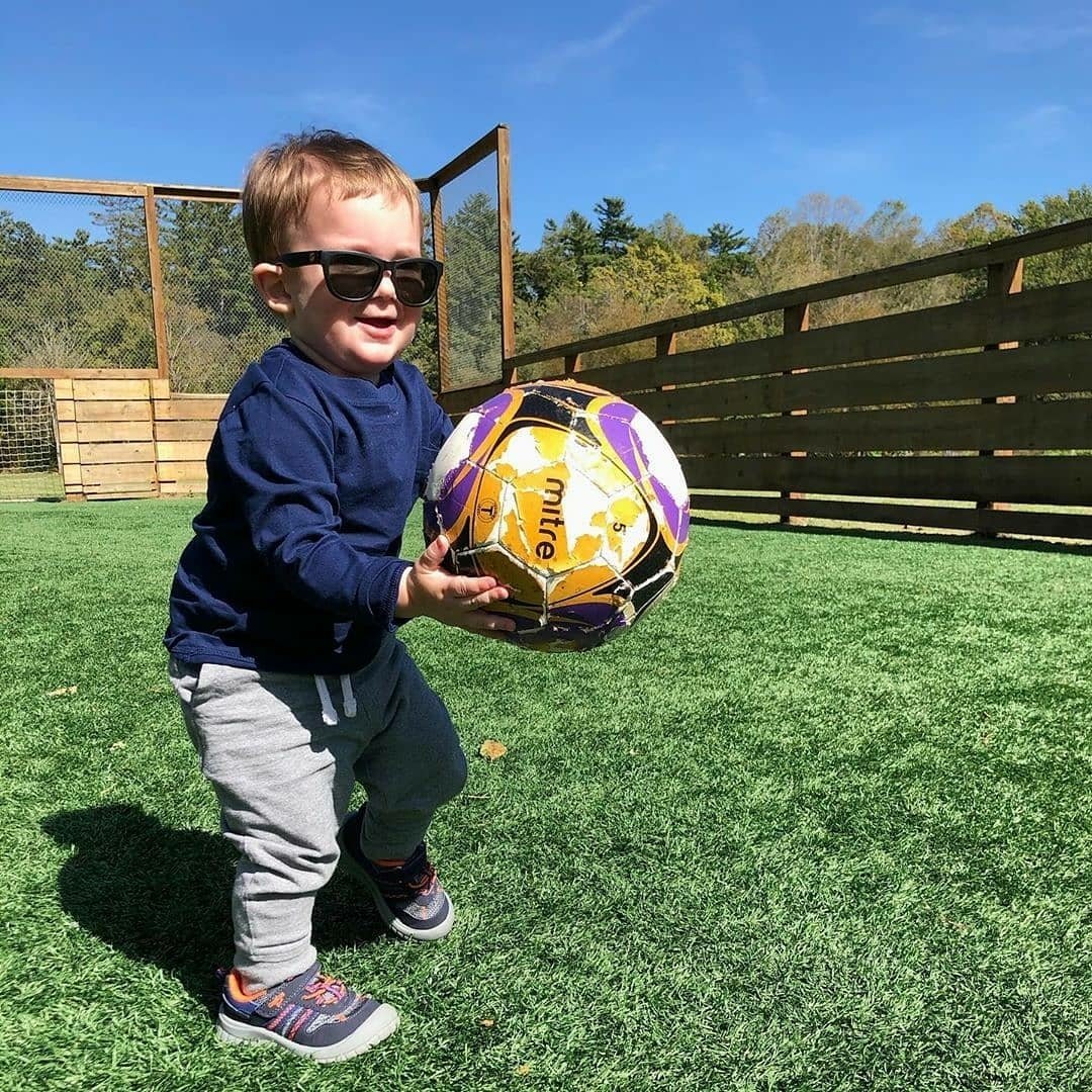 PMinishades's tweet photo. Warm sunny days are slowly fading away...🌞
📷 Dapper Dean is looking stylish in his Minishades while soaking up some Vitamin D!😎
@stylishasamother 
#minishades #polarizedminishades #getoutdoors #sunnydays #ThursdayThoughts https://t.co/3R6aiiAPBE