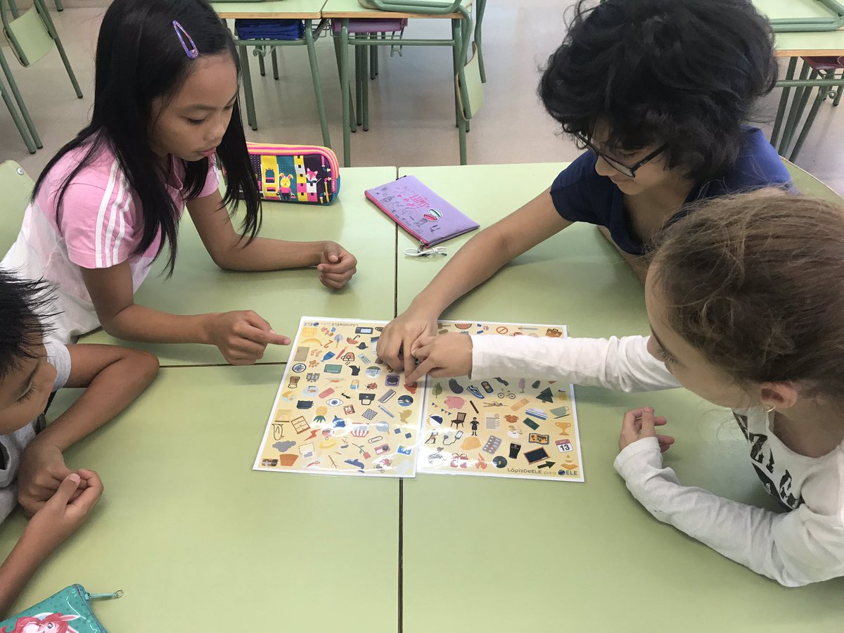 juls_tf's tweet image. Aprenem anglès jugant, a l’@EscolaSaavedra amb els alumnes de #4rt Hem gaudit moltíssim! #english #learningisfun #education