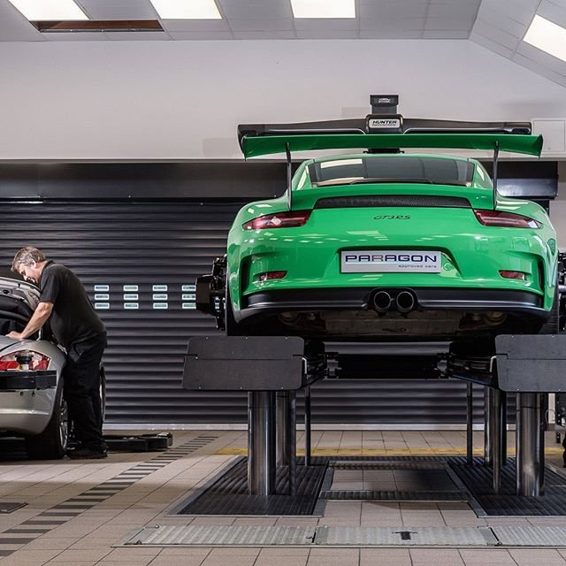 nussbaumlifts's tweet photo. #TBT
Look at this bright coloured Porsche lifted with a Nussbaum Top Lift. 
#NussbaumLifts #MadeInGermany #porsche #ClassicCars #VintageCars #sportscar #porsche911 #CarsLift #carservice #autorepair #autoshop #automotiverepair
#Automotive #classiccars #oldcar #oldcars #retrocars https://t.co/kR0s87SHpv