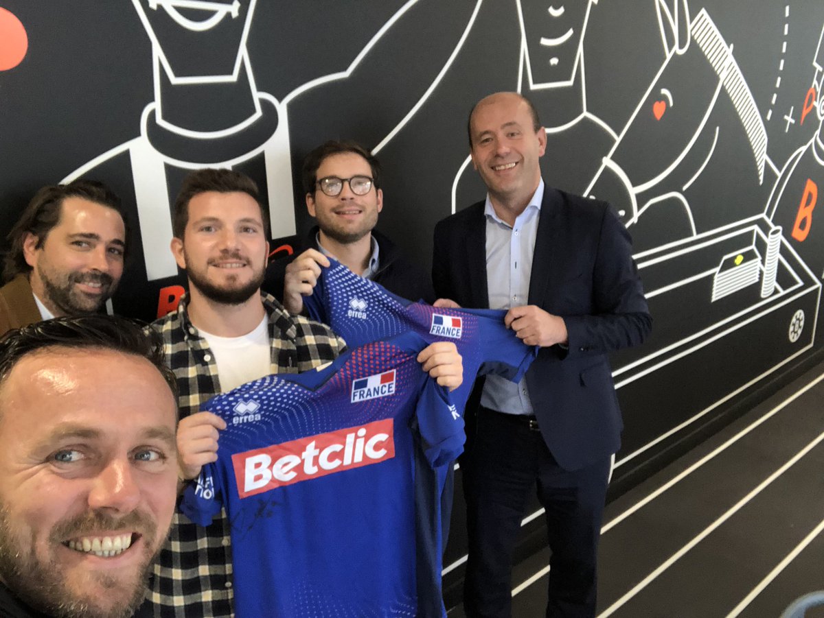 SAVIDANSTEVE's tweet photo. Remise du maillot #eurovolley2019 @FFvolley à @Betclic en partenariat avec #oconnection https://t.co/s2vjzusn9b
