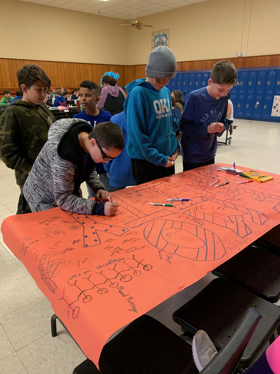 More words of wisdom and Unity poster signing with members of EMO Sports! #unityweek #AntiBullyingWeek ⁦<a href="/EastMorichesSD/">EMOschools</a>⁩ ⁦<a href="/EMorichesMS/">East Moriches MS</a>⁩