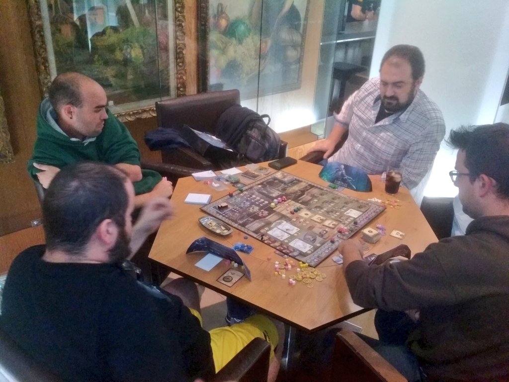 Vas a @ContinentalGr a hacer una demo y un teatro salvaje de la expansión de #kingdomdefender apareció!