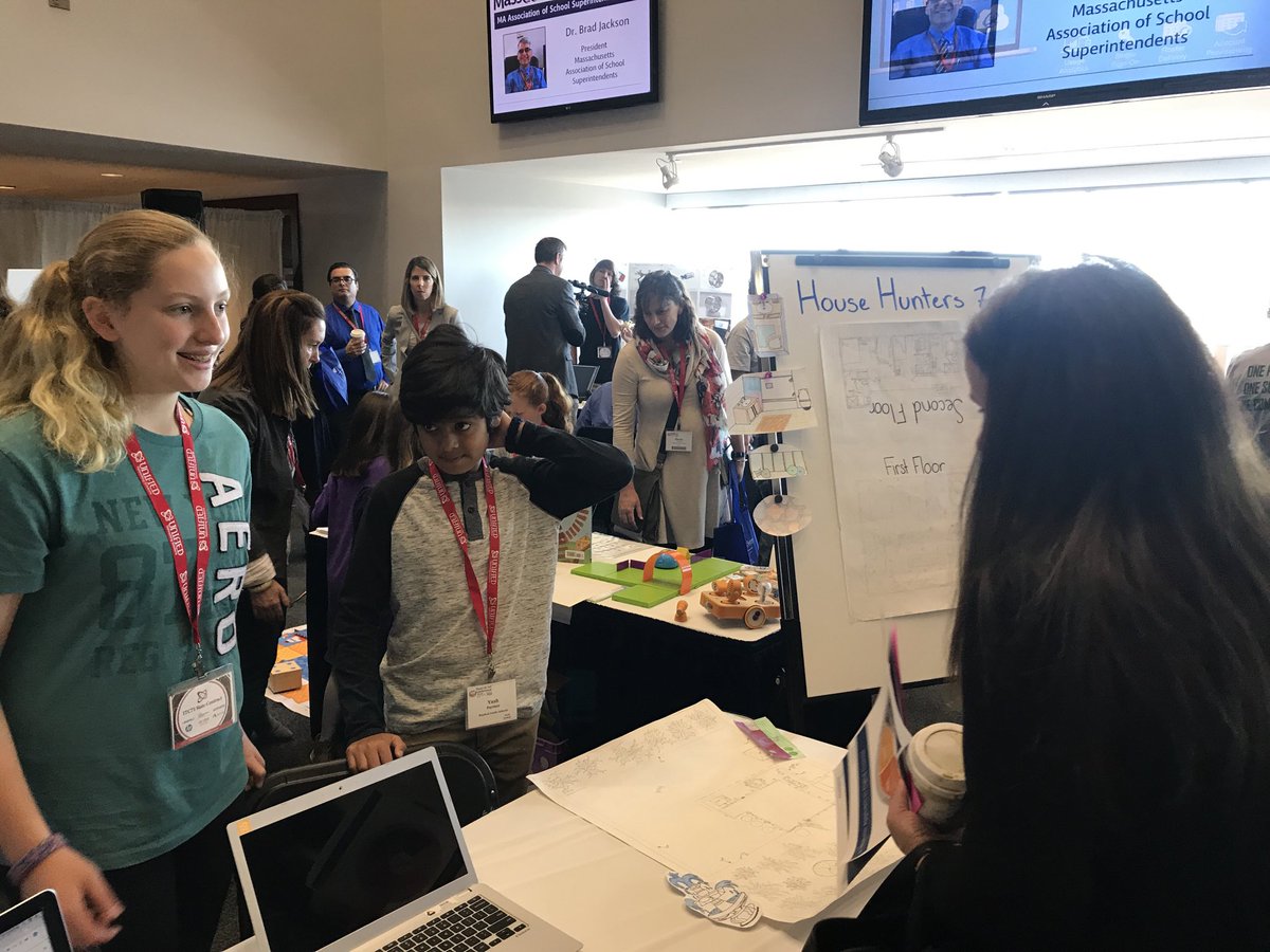 7th grade Stony Brook students from Westford explaining their project. Lots and of people with questions! #MassCUE ⁦<a href="/SBSPanthers/">Stony Brook School</a>⁩