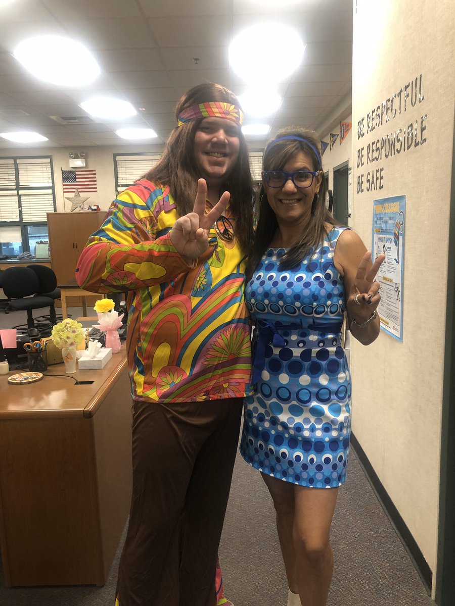 Woodcrest is kickin’ it old school for #RedRibbonWeek! #RetroDay @CVUSDNews