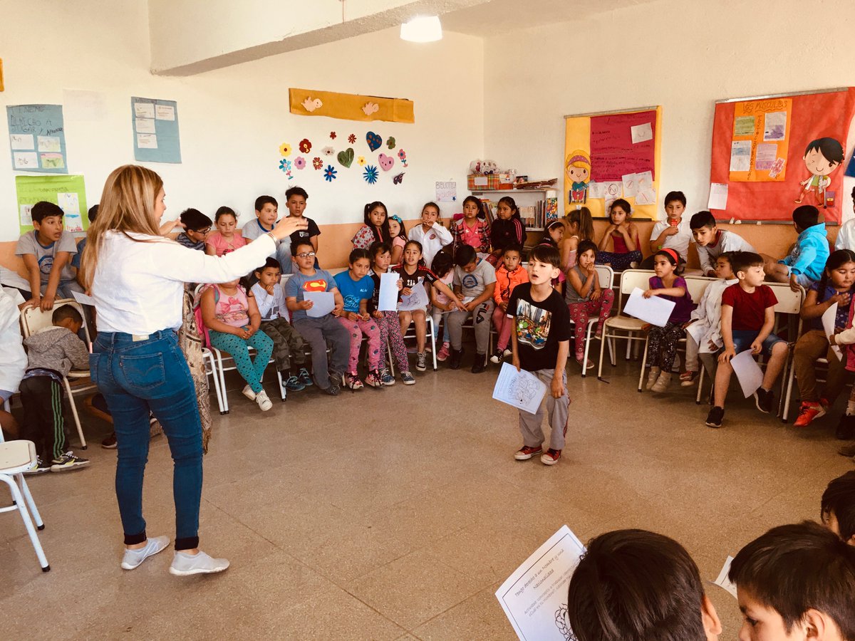 CDRCba's tweet photo. Aprendiendo mis Derechos
En la Escuela Dr. Cosme Argerich de @EstanciaViejaOf, en articulación con el #CDRCba y la @SDHArgentina se llevó a cabo una jornada con niños y niñas de 1º a 4º, quienes acompañados por sus maestras disfrutaron de juego y aprendieron sobre sus derechos https://t.co/eOpjW8Gw4n