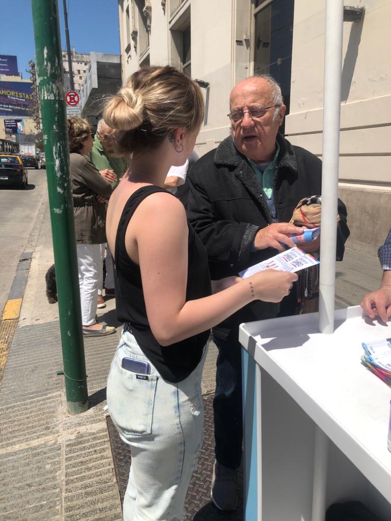 EquipoGarayalde's tweet photo. ✴ Seguimos con el objetivo de convocar a las personas MAYORES #jueves para que que @horaciorlarreta gane en primera vuelta #JuntosPodemosMás @diegosantilli @edumacchiavelli @FelipeMiguelBA @aforchieri @GugaLusto @Maxiferraro @dgarciavilas @DipGarayalde @JoLuAcevedo https://t.co/5LH2MMXdn2