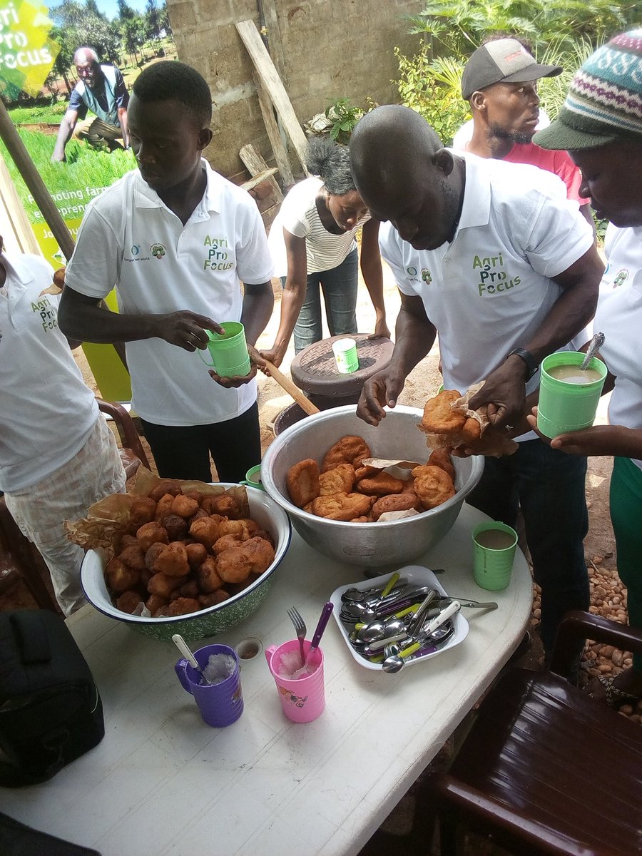 YEH_BENIN's tweet photo. Youth learning camp in agribusiness.
Farmer for a day, farmer forever.
Practical workshops on good production practices.
#AgriProFocus
#HungerFreeWorld
#Bootcamp2019
#Jardinmànature
#Day1 https://t.co/oW69oRng2d