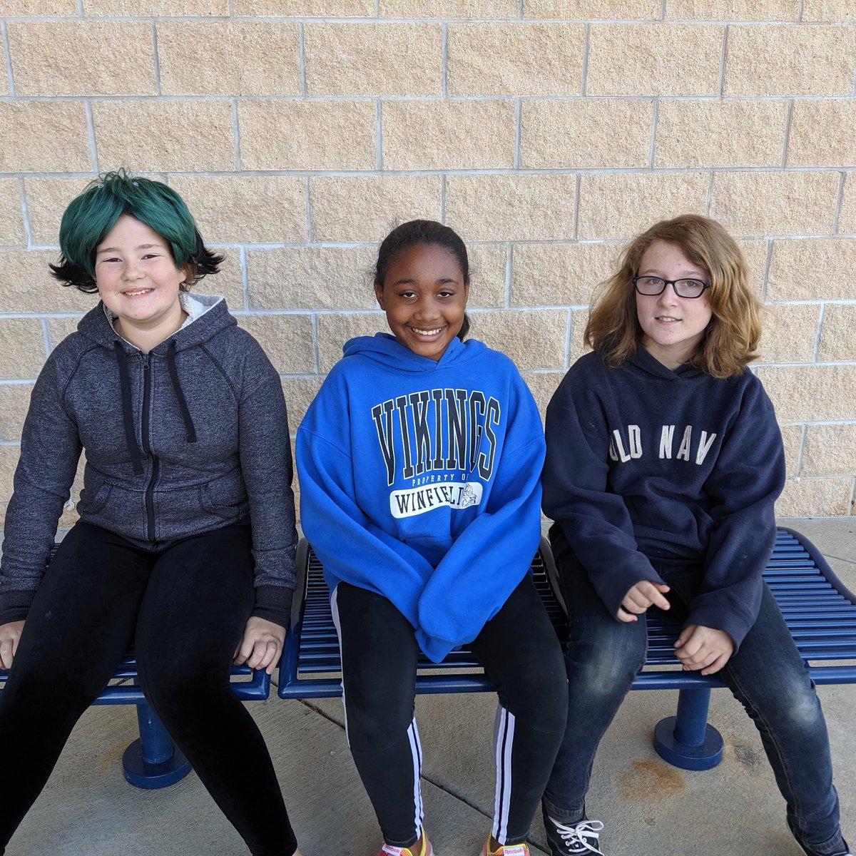 MiddleWinfield's tweet image. Friendship meals on crazy hair day!