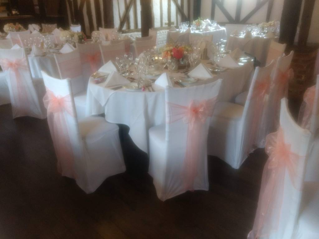 BeauEventsFi's tweet photo. Cantley House Hotel – Coral Organza https://t.co/sreDETngNx https://t.co/4LbHXrgWep