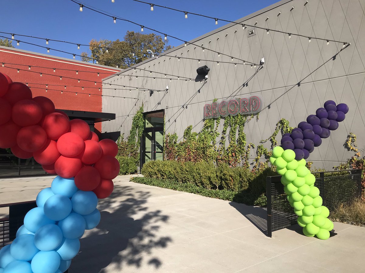 NWATechSummit's tweet photo. what an incredible week @NWATechSummit - discussing diversity, art, tech, and biking. James Beard award winners, infamous venture capitalists and data scientists, world-class bike trails and the next generation of entrepreneurs #becausebentonville https://t.co/UgkarCGFhJ