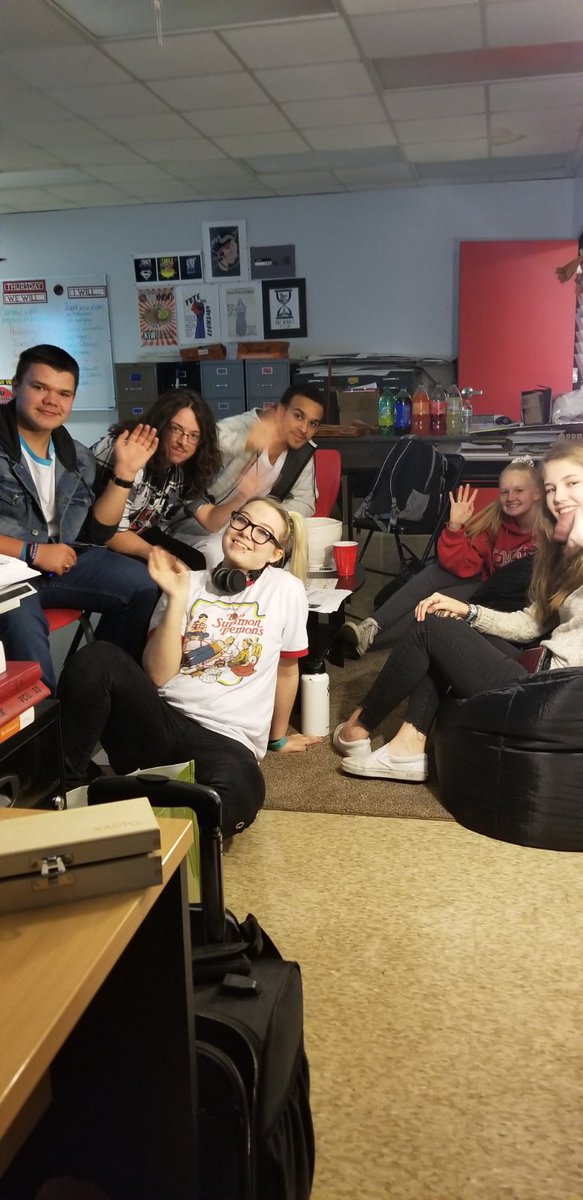 PRP_Panthers's tweet photo. PRP Graphic Design students ready to talk to parents about their experiences here at the ridge tonight at 8th grade open house! Thanks @SheliaMarable for all that you do for our students! #prpdesign #designsquad https://t.co/MoOjTsgnDO