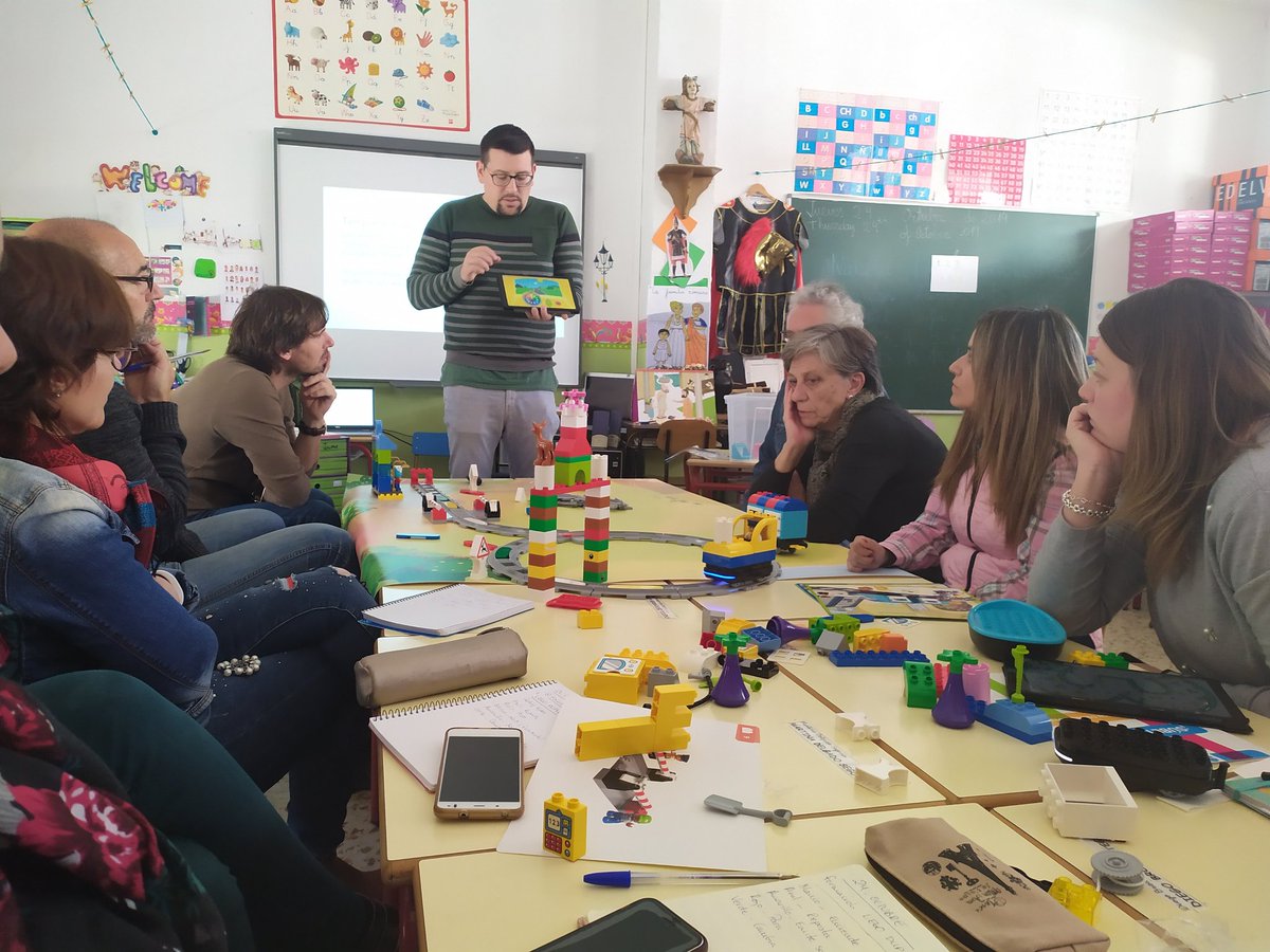 ColeRemedioSC's tweet image. Nuestro claustro sigue formándose en las últimas tecnologías para dar el mejor servicio posible a nuestros alumnos, fomentando además los valores del trabajo en equipo.

Nuevas formas de aprender. 

#legocodingexpress @EdelvivesPRO
