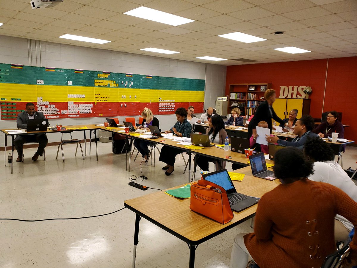 GraceKingHighS1's tweet photo. Glimpses of Grace King: Donaldsonville High School Principal Marvin Evans and his team model best practices of an effective Instructional Leadership Team (ILT) for members of the #GraceKing ILT. #MyGK  #goingtobeagreatyearatGK #JPSchools #welove #welearn #welead https://t.co/xcsTMUD0mJ