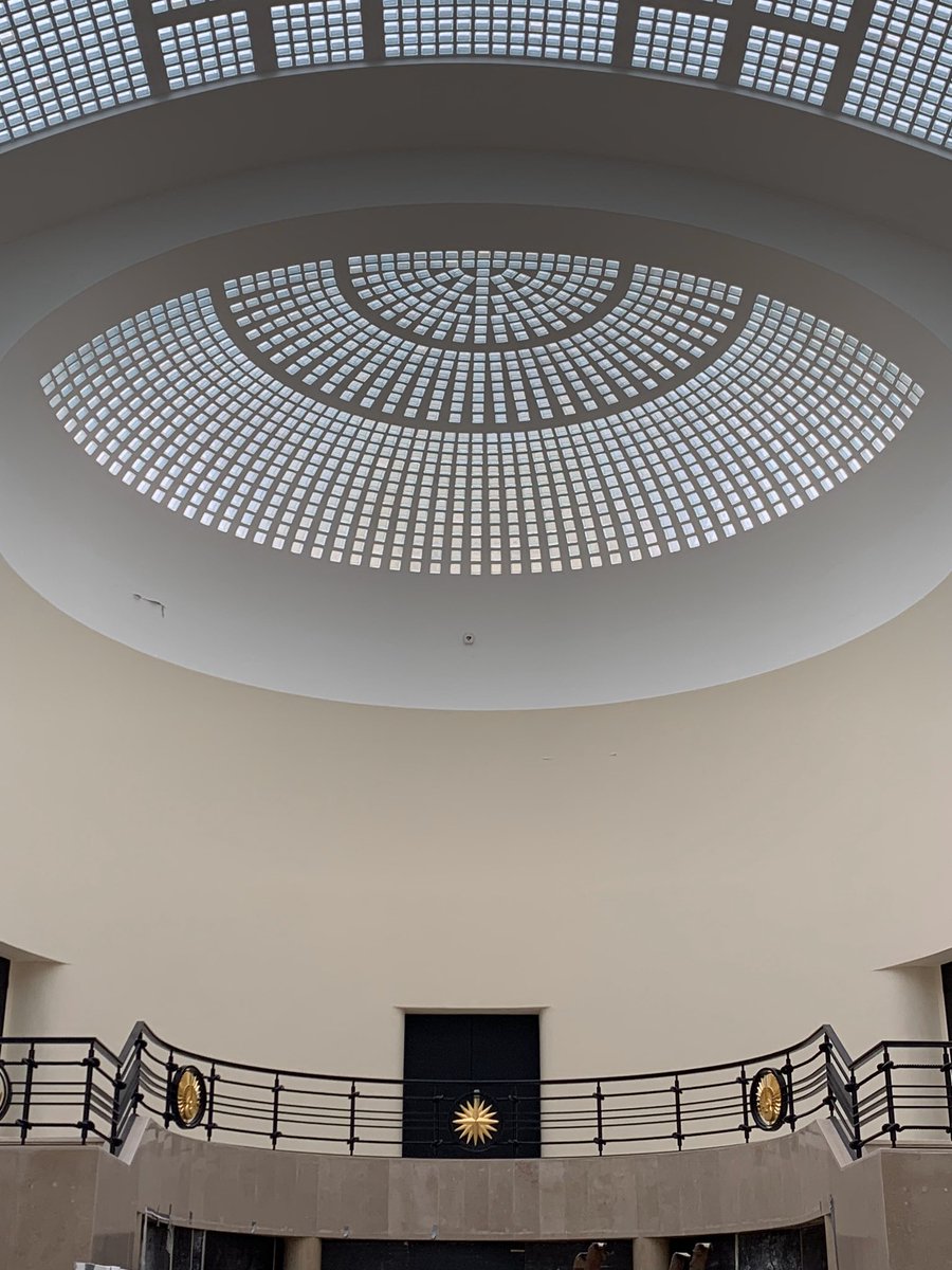 XopheRobin's tweet photo. #JeudiPhoto Le Musée de l’Air et de l’Espace vient de l’annoncer, la salle  des huit colonnes, au cœur de l'aérogare historique du Bourget conçu par l'architecte Georges Labro, rouvrira le 14 décembre 2019. Un joyau. Impatient ! #GrandeGalerieMAE #100ansMAE #AvGeek #Histoire https://t.co/8zV8IbNK2M