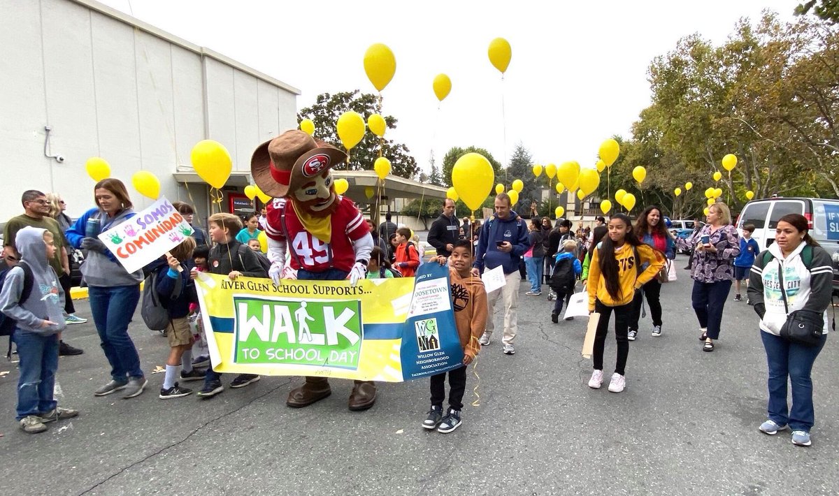 wgepta's tweet photo. #TBT to last Wednesday's Walk to School Day! The kids had a blast with @sfsourdoughsam while parading to school together. Keep the walking tradition going and walk to school every Wednesday! #WalkingWednesday https://t.co/l0qGjhI61M