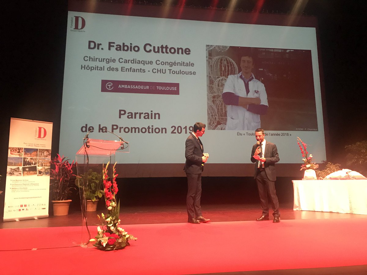 JBBaylet's tweet photo. Soirée annuelle de la Fondation du Groupe @ladepechedumidi,  @fondationgrdep. Les nouveaux lauréats reçoivent leur paquetage de rentrée des mains de leur parrain @fabiocuttone! Bravo 👏à tous et merci à nos partenaires! #Albi #Occitanie #solidarite @mfmbaylet https://t.co/avVvJs0OSu
