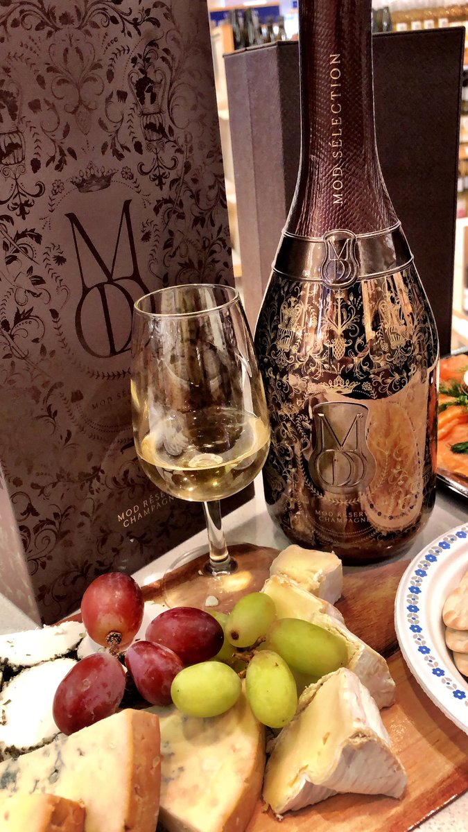 TorontoVino's tweet photo. Happy birthday to Toronto’s own @Drake 🇨🇦🍾
My guess is that this will be flowing all night long tonight!😎
Now avail at Queens Quay #LCBO
#MODSelection #Champagne https://t.co/CREWgF697p