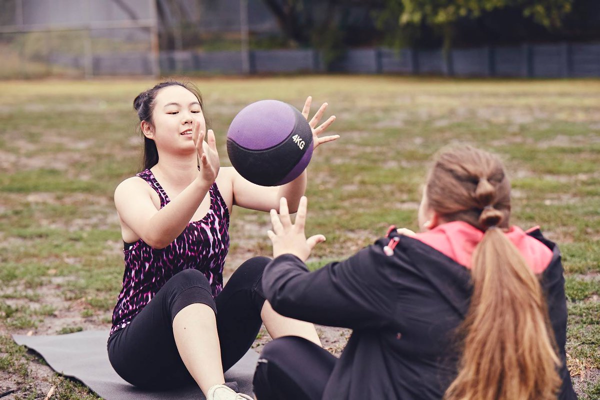 healthgovau's tweet photo. Staying active doesn’t have to cost a lot! Grab your bestie and head down to the park for a training sesh this #spring.
#girlsmove #girlsmakeyourmove https://t.co/cWPP5j8TUG
