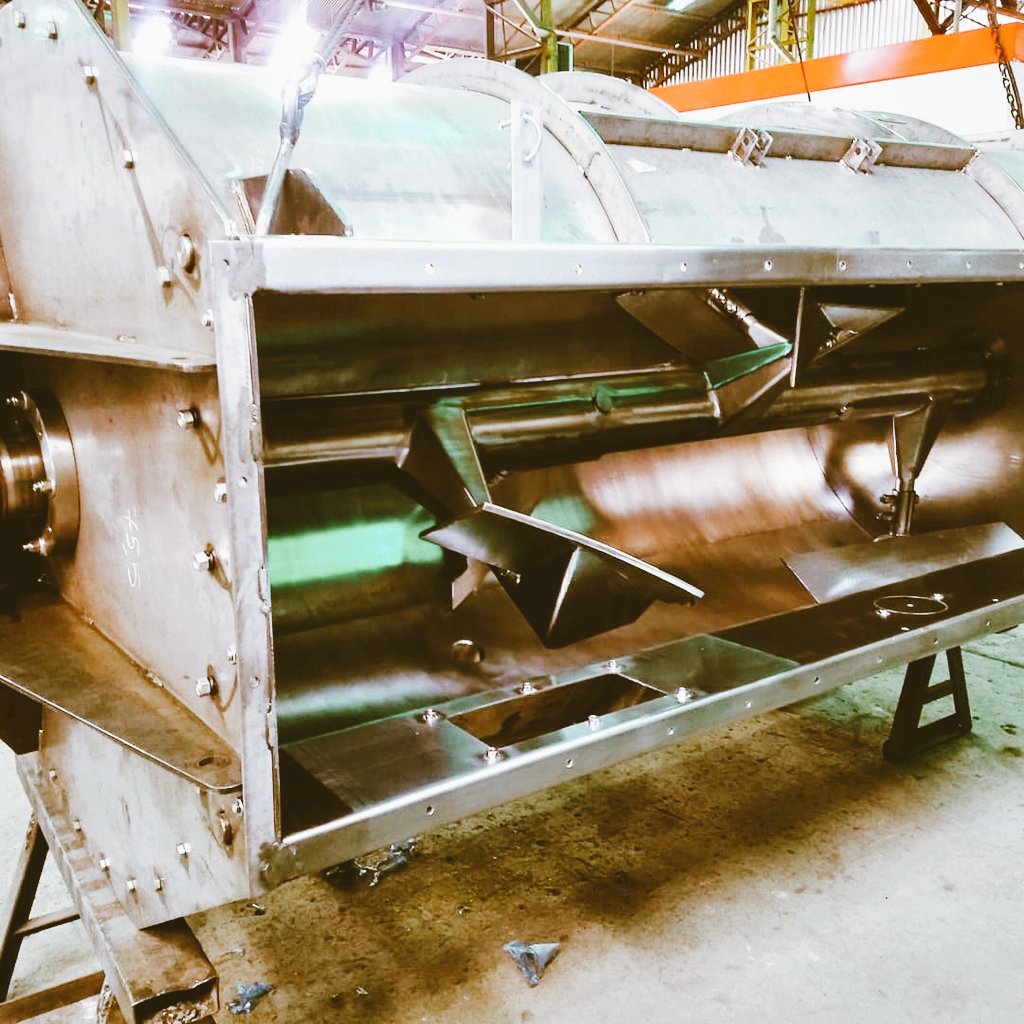 GiulianiHnos's tweet photo. En proceso de fabricación: mezcladora especial de materias primas, apta para alimentación humana https://t.co/d3UTvpaKAt