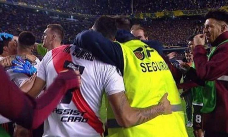elcancillercom's tweet photo. [AHORA] River contratará al seguridad que fue despedido por festejar en La Bombonera. (vía @todonoticias) https://t.co/wKAUQ4p266