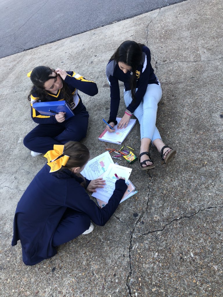 ashley_ginn's tweet photo. Team teaching with @KatieCreson for our Natural Selection outdoor lab. Students enjoyed being outside &amp; discussed variations, competition, predator/prey relationship, &amp; adaptions. We even threw in some math &amp; central idea! @OBMSPride #placetobe https://t.co/14O016hDmS
