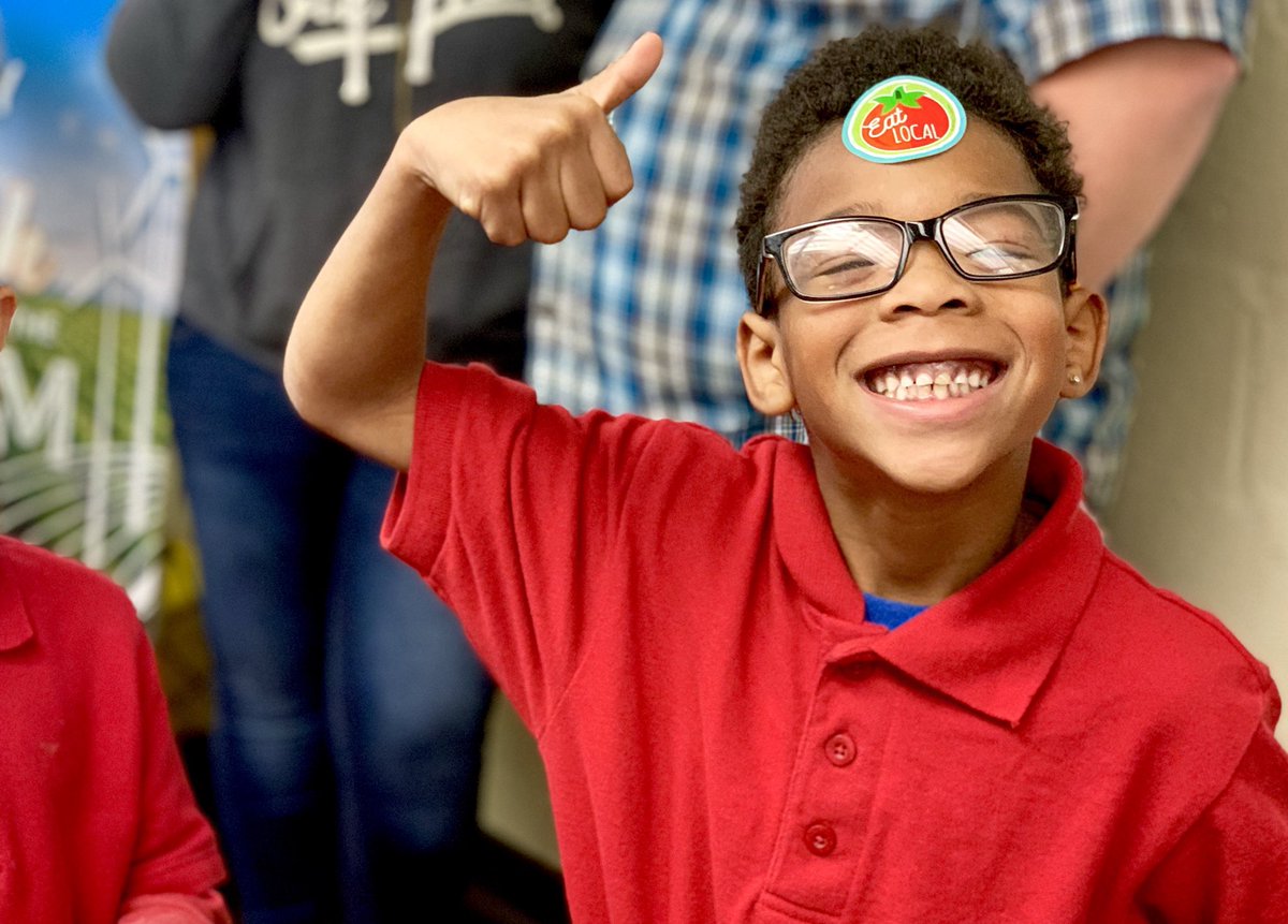 .@GovernorTomWolf wants every child to have access to Farm to School programs, intentional connections made from the cafeteria to the classroom. The #PAFarmBill Farm to School Grant Program opening this fall provides $500,000 for pre-k ➡️ fifth grade.

🍎: bit.ly/31IL3Gn