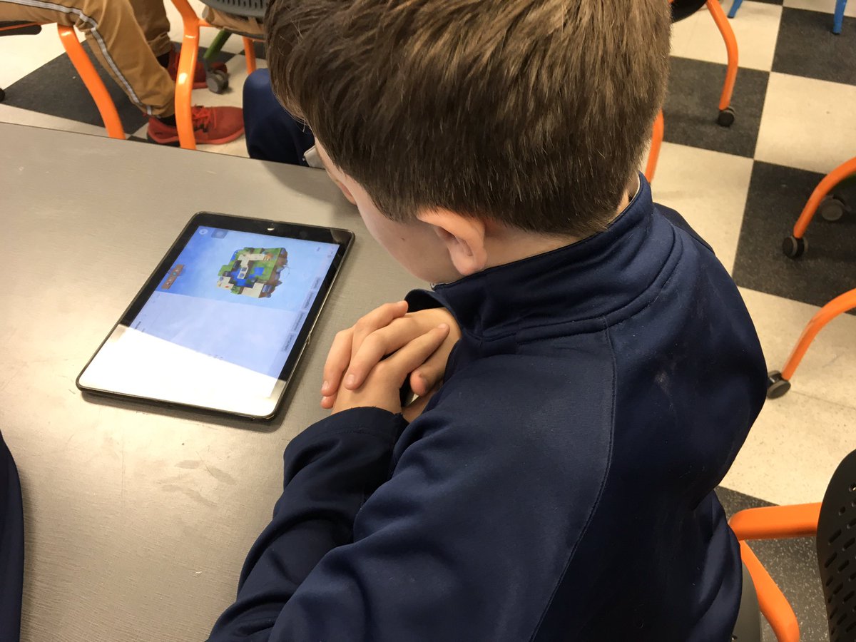 BokSTEM's tweet image. Two heads are better than one. If you encounter an error within #CODE, solve the problem together. An effective way to share knowledge.  #appleedu #SwiftCoding