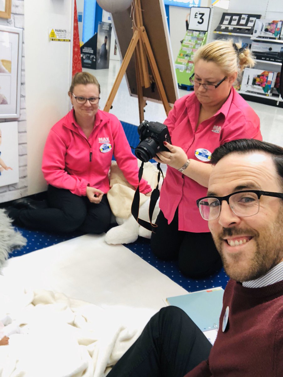 ant_willets's tweet image. Great to meet Catlin,Kelly, Lisa and Kelsey today in Norris green and huyton , training, asking the question and making money 😁🤑 @LouisePagdin  #portraits