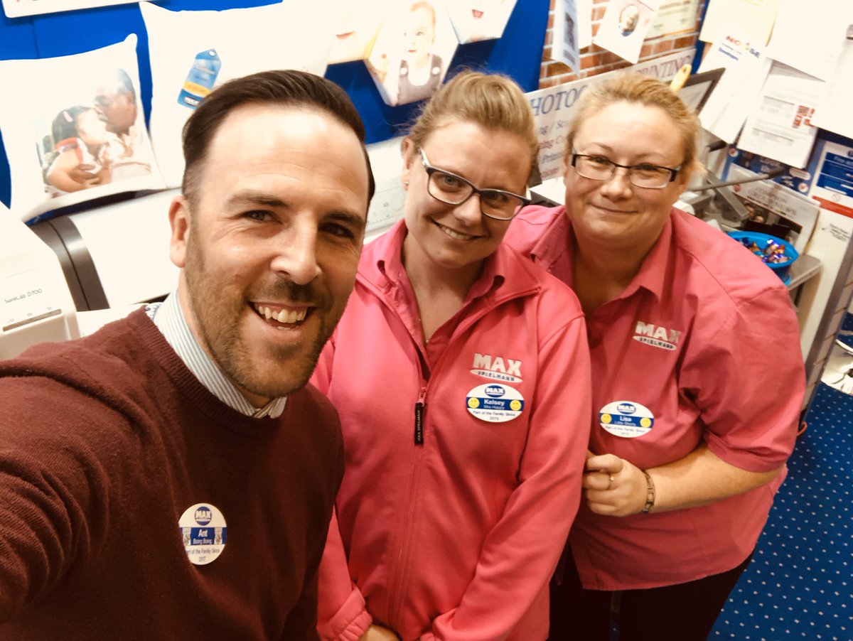 ant_willets's tweet image. Great to meet Catlin,Kelly, Lisa and Kelsey today in Norris green and huyton , training, asking the question and making money 😁🤑 @LouisePagdin  #portraits