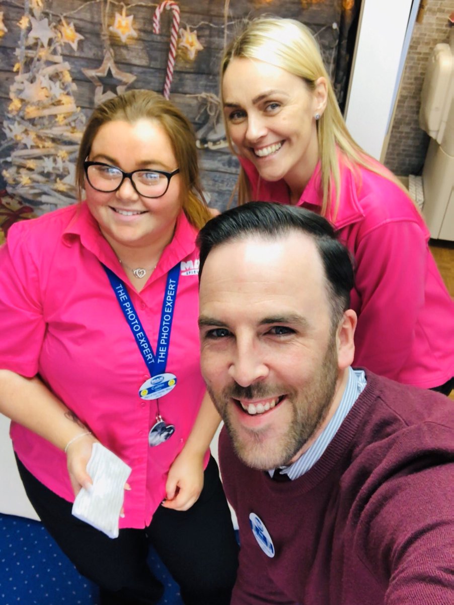 ant_willets's tweet image. Great to meet Catlin,Kelly, Lisa and Kelsey today in Norris green and huyton , training, asking the question and making money 😁🤑 @LouisePagdin  #portraits