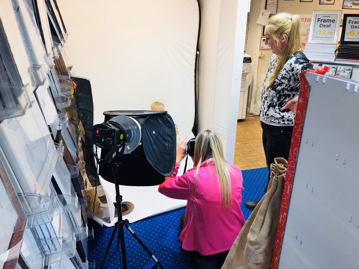 ant_willets's tweet image. Great to meet Catlin,Kelly, Lisa and Kelsey today in Norris green and huyton , training, asking the question and making money 😁🤑 @LouisePagdin  #portraits