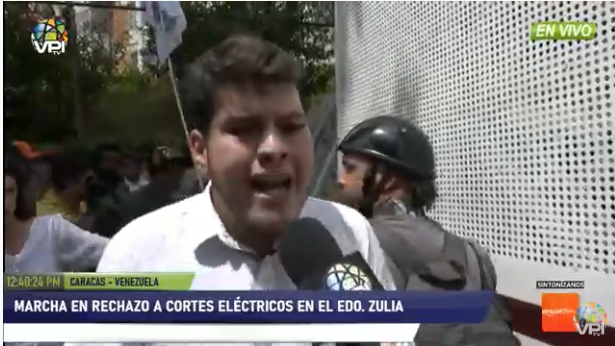 ReporteYa's tweet photo. #24Oct 12:58pm #SolidariosConElZulia "Le decimos a los usurpadores que nadie los quiere. Mi mayor miedo es que permanezcamos bajo este régimen"
https://t.co/vsU9QyCk7H - @VPITV