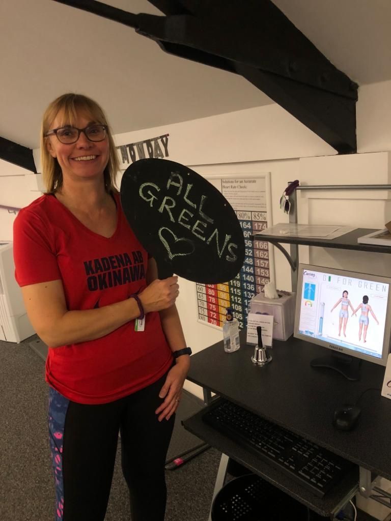 💚 ALL GREENS ALERT 🚨 
Congratulations to Vicky! An amazing all green workout!!!
Excellent effort 💪🏽💪🏽
Keep up the great work 🥳🎉
#curvesuk #ladiesgym #strengthtraining #motivation #hampton #teddington