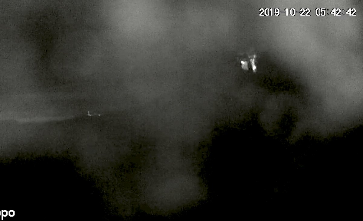 LAMENTAMOS INFORMARLE A LOS CIENTIFICOS QUE CON OTRA CAMARA UBICADA EN UN POSICION DIFERENTE Y A 4,050 METROS EN LA ZONA DE TLAMACAS SE REGISTRO EL FENOMENO A LAS 5:42 SOBRE LA ZONA DEL IZTACCIHUATL

EL FENOMENO ES REAL NO SON REFLEJOS ES ALGO MAS COMPLEJO PRIMERO PREGUNTENOS...