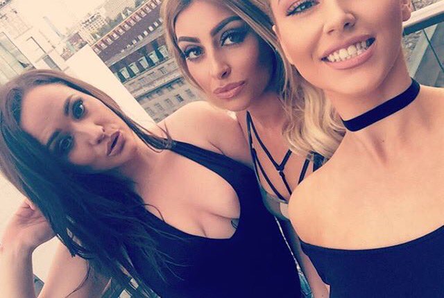 ameliagoddessx's tweet photo. Right then mutts! We're THIRSTY for your MONEY 💸hard drain on cashapp? #rtgame ?👌🏼💋fund our night bitches! #findom #paypig #finsub https://t.co/X7gFUxVeJ5
