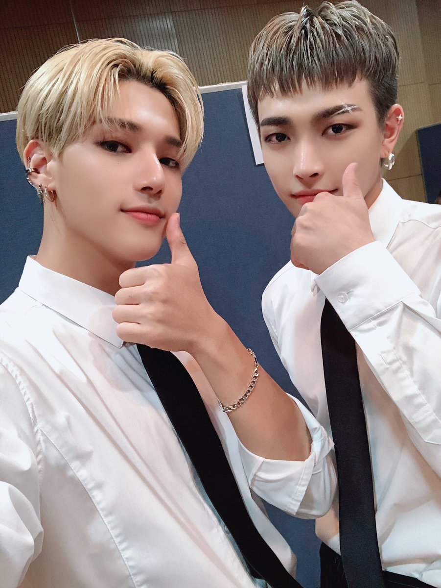 [📷] TODAY ATEEZ
　
문리버는 울보티즈의 눈물로 이루어진 강이었나봐요😂
1년 동안 함께해준 에이티니 모두 고맙고 앞으로도 잘 부탁해요❣️
엠카운트다운 스페셜 MC 홍중, 우영 사진은 보너스🎁💕
　
#TODAY_ATEEZ #ATEEZ #에이티즈