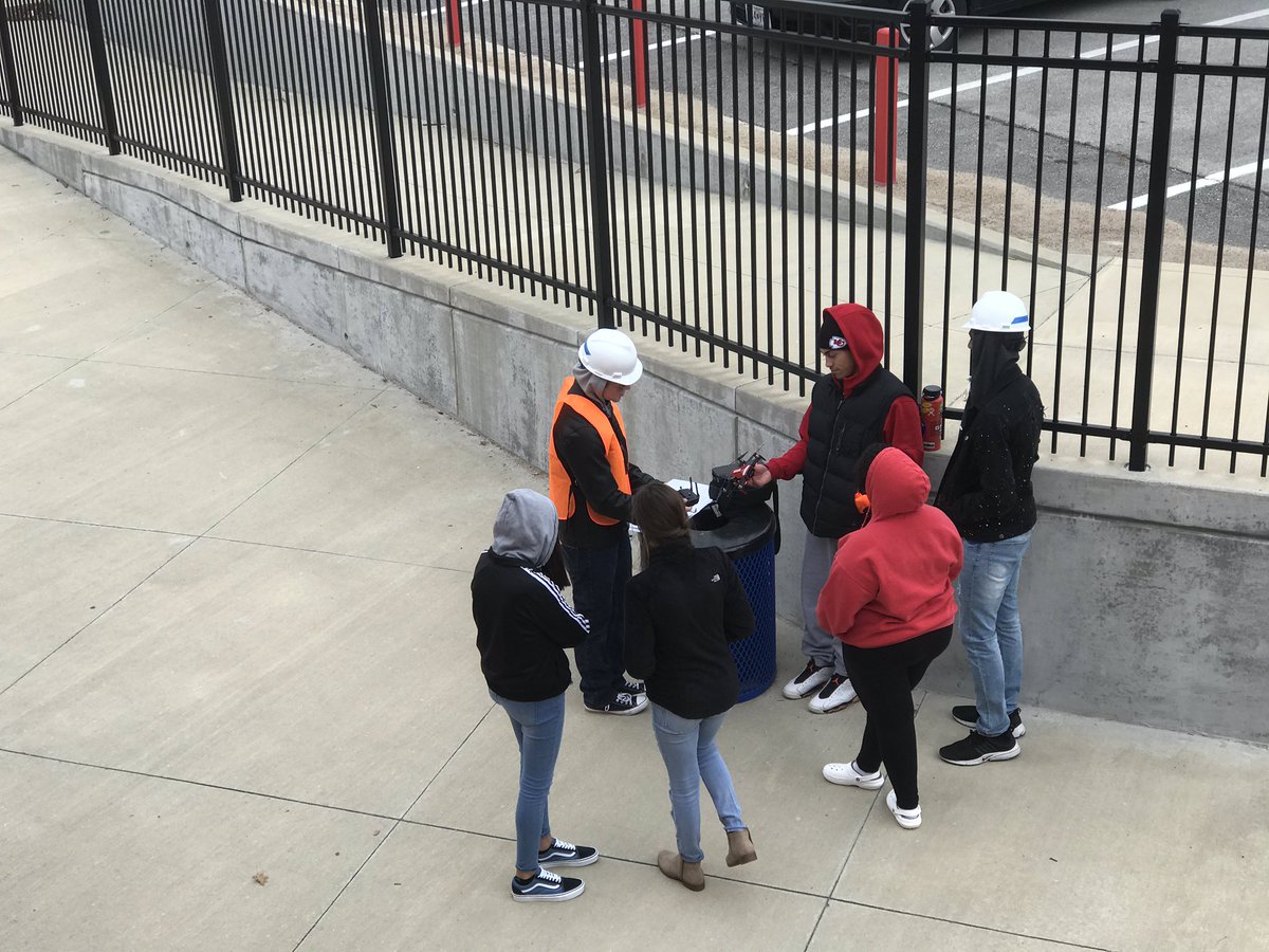 Mr_Jones_Math's tweet image. Drone PBL with @MrAStarek’s Photo Class. #drones #realworld #photo @THSPatriots