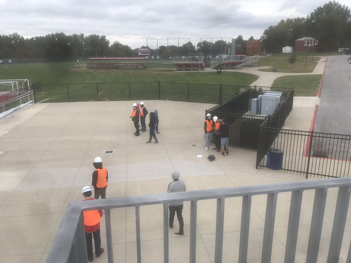 Mr_Jones_Math's tweet image. Drone PBL with @MrAStarek’s Photo Class. #drones #realworld #photo @THSPatriots