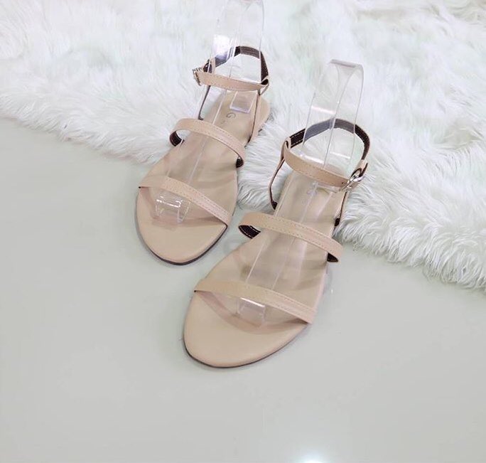 alora_sa's tweet photo. Ladies heels and flats available https://t.co/M0s0JuJJ9Z #Alora #Flats #Heels #Class #Unique https://t.co/lCNSVSeGld