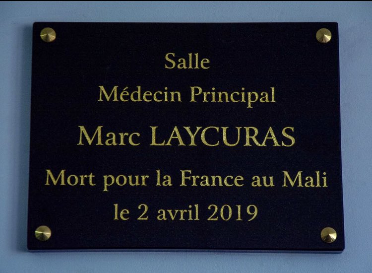 santearmees's tweet photo. Au 14e centre médical des armées, la salle cohésion de l’antenne médicale d’Auvours porte désormais le nom du médecin principal Marc Laycuras, mort pour la France au Mali le 2 avril 2019 : un temps d’hommage et de recueillement pour sa famille et ses frères d’armes. https://t.co/b8WDXaLjFQ
