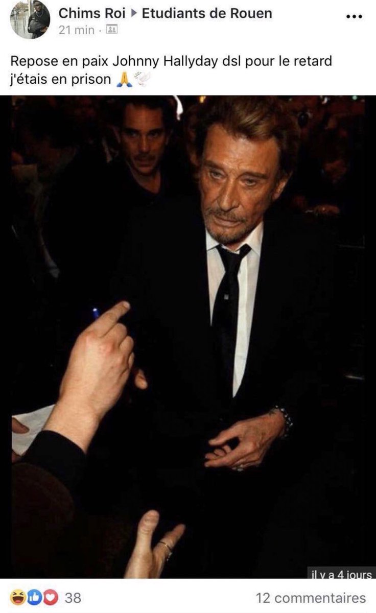 TopDesTwittos's tweet image. Pendant ce temps sur Facebook