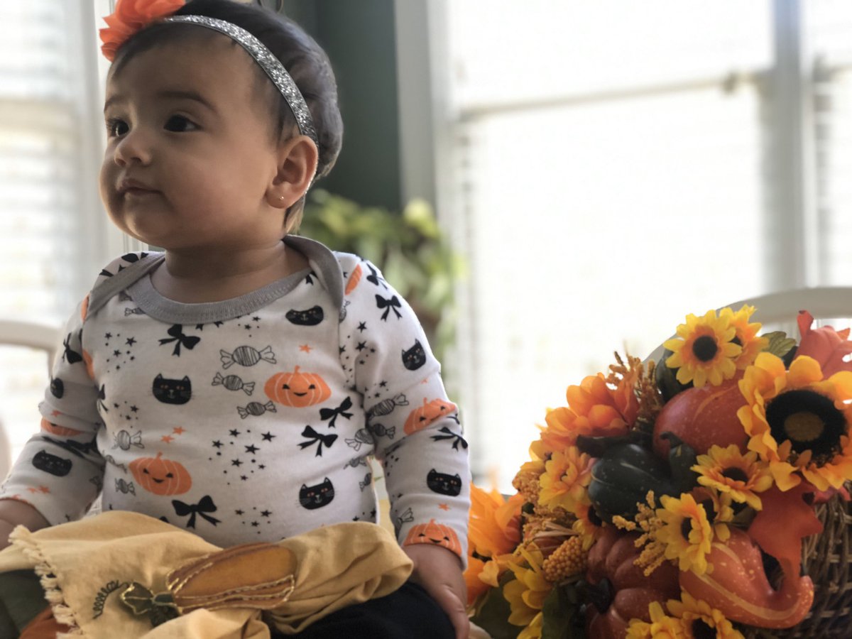 my spooky cute cupcake 🧁🤞🏽🖤