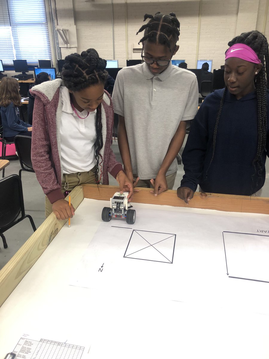 AHMSRobotics's tweet photo. Student trying to make their robots go completely around the square without touching it.  Not as easy as they thought https://t.co/29asOhWZ5z