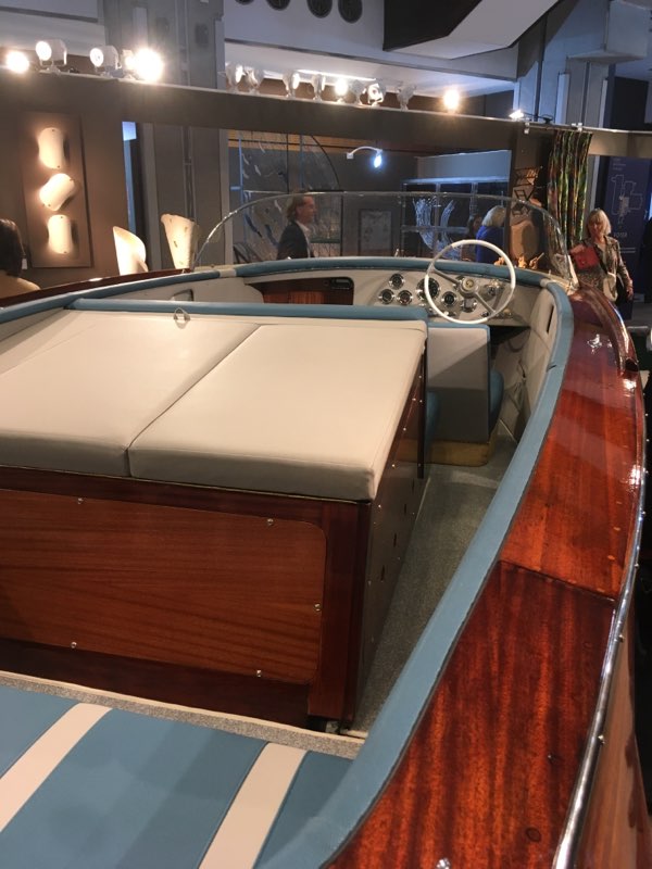 ChantierNavy's tweet photo. Aujourd'hui : inauguration au Louvre du @SalonPatrimoine . L’excellence à la Française soutenue par la @CRMA_IdF pour une belle entreprise de @Ville_Asnieres .
 #chantier naval Navy Classic #Sellerie de la Marine #artisantourisme #hautsdeseinefr #CMA92HDS https://t.co/2hPWZeF0Og