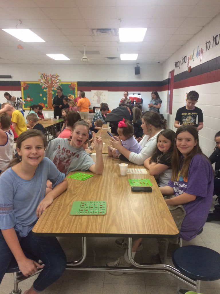 thefrostfalcons's tweet photo. Frost Falcon Bingo for Books Family Night. ❤️❤️ https://t.co/gTWP27lBKX